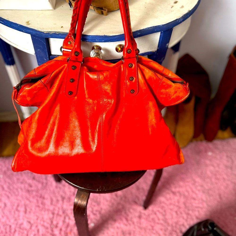 BALENCIAGA Authentication tags WEEKENDER